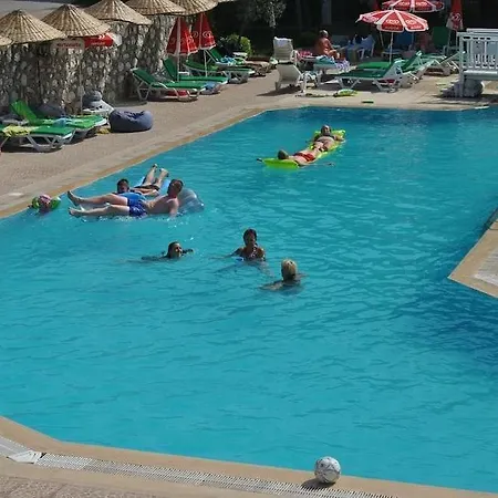 Club Ekinci Palace 이츠멜레르